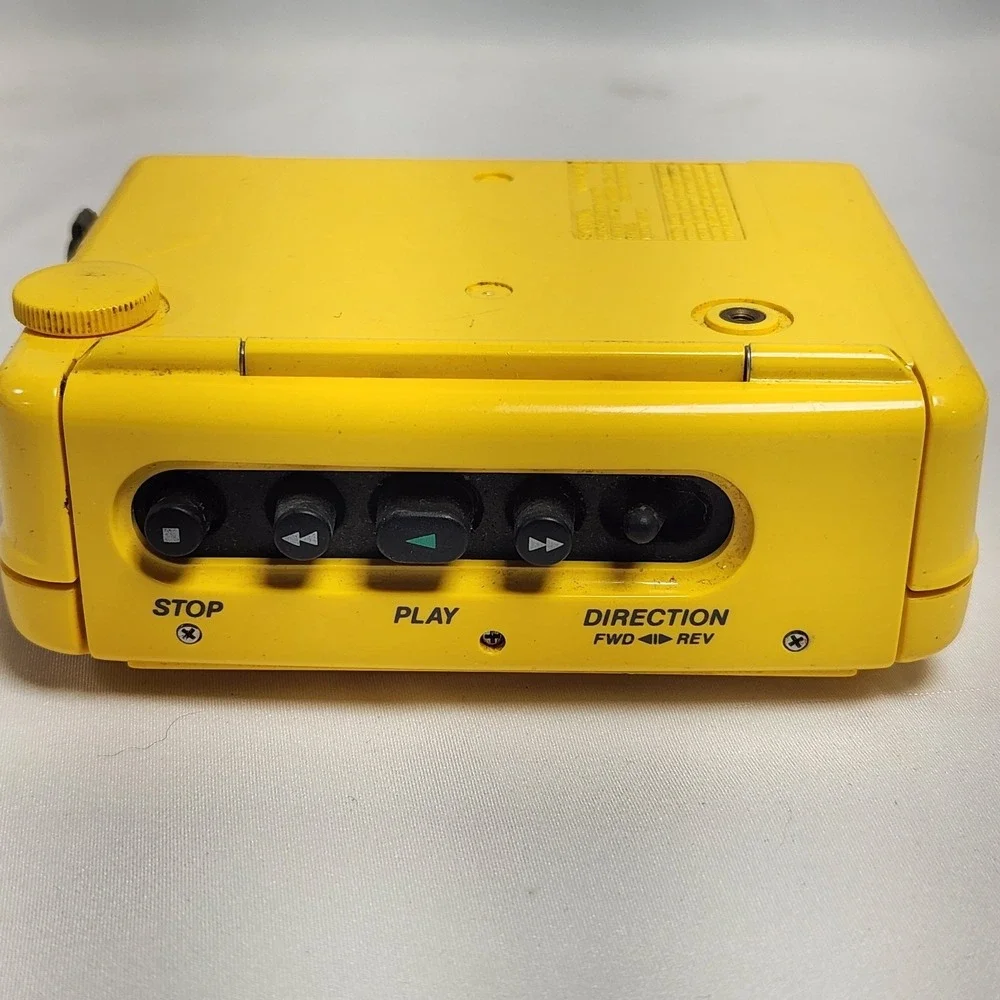 SONY Walkman Sports Audio‎ Cassette fm/am Radio WM-F2078 yellow Made in Japan